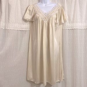 Vintage Miss Elaine Negligee